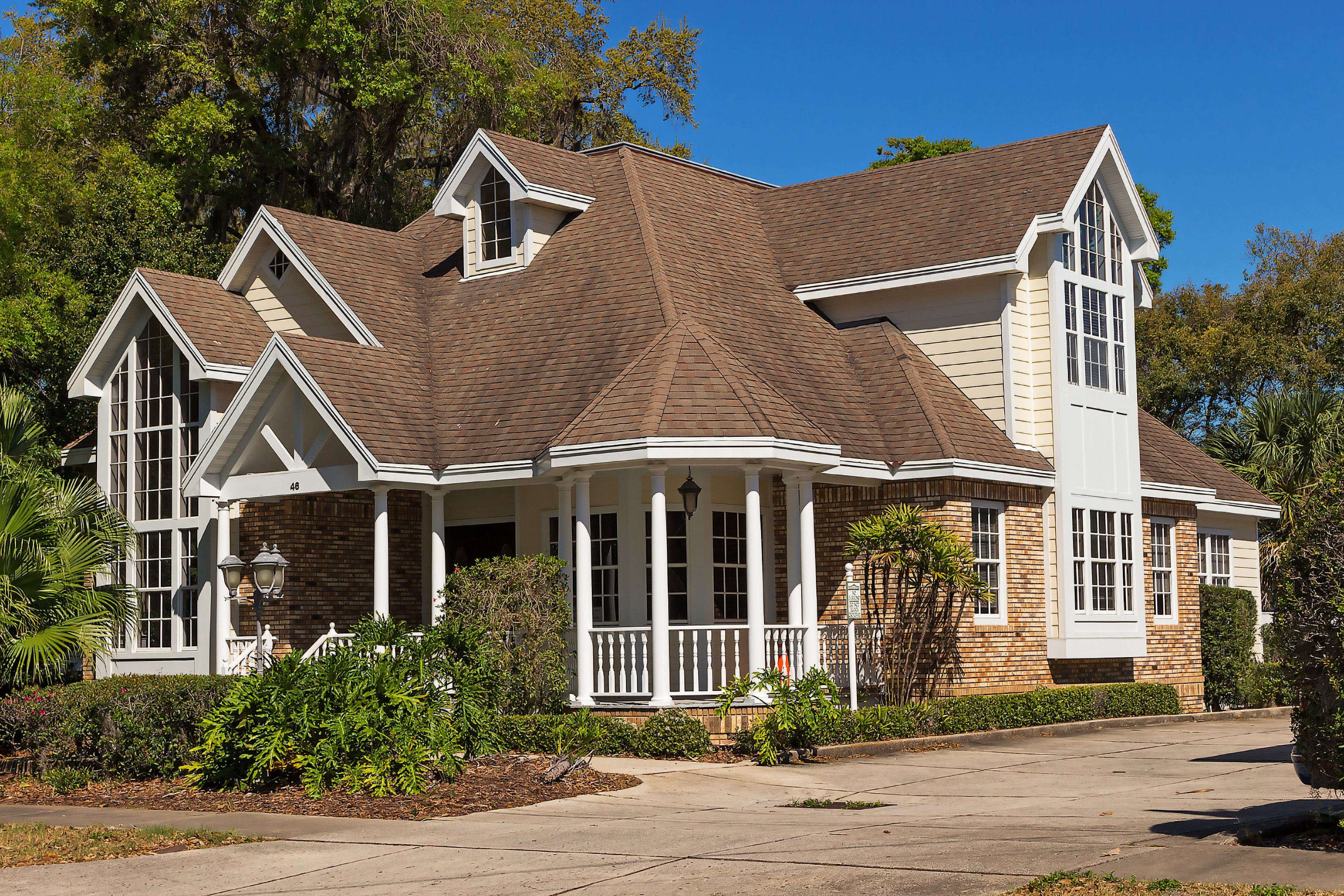 Image of house with roof showing algee streaks